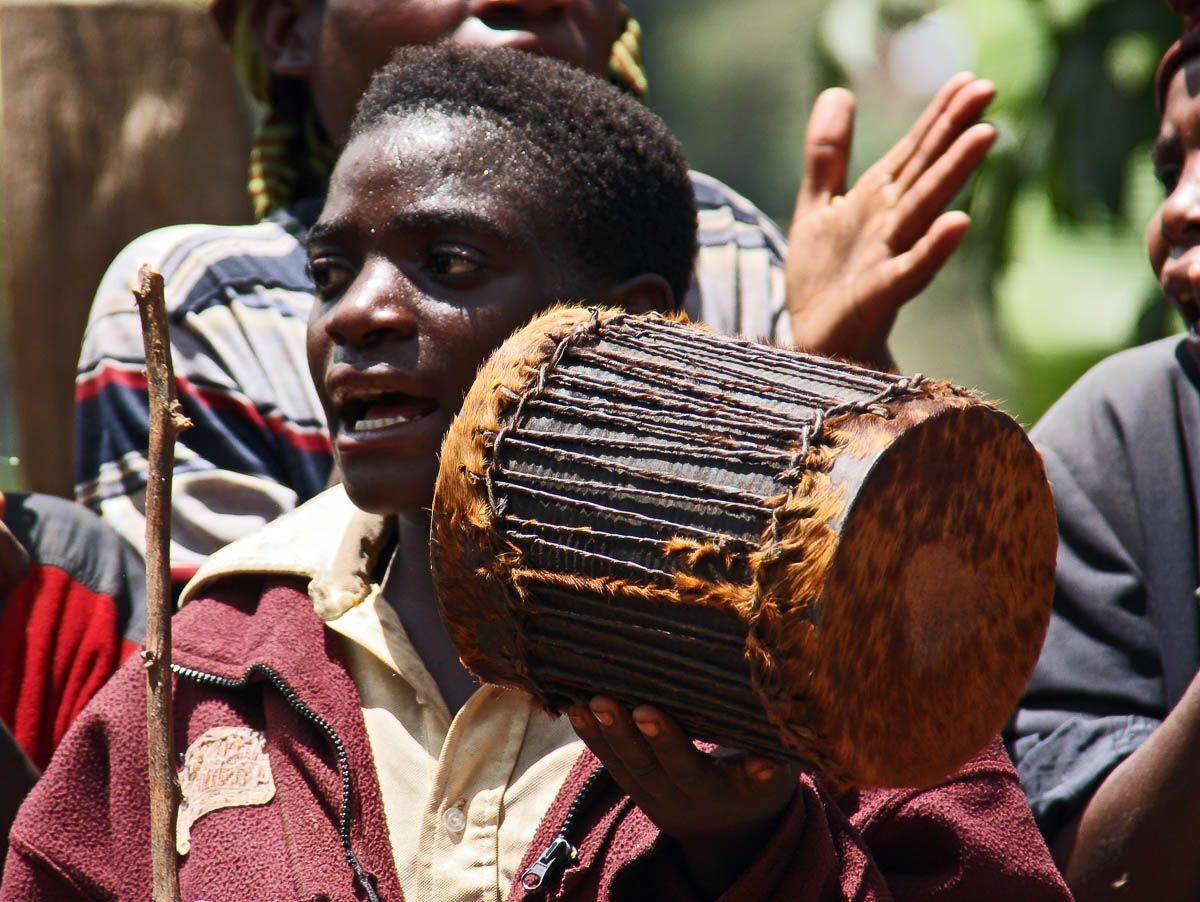 женщина, пигмеи, барабан, Африка, Уганда, Сергей Козинцев
