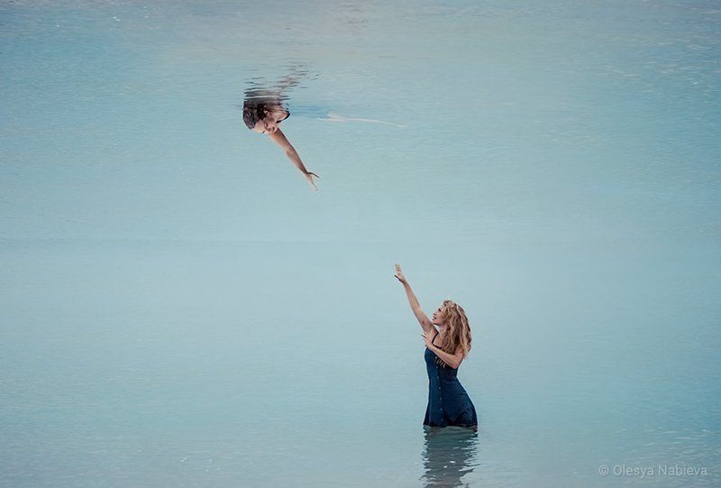 girl, water, reflection, blue, ocean, beautiful, woman, female, alone, art, surreal, mirror, mood, blonde, dream, world, imagination, arthouse, fantasy, fairy tale, twin, inside, inspiration, gravity, melancholic, magical, gravitation, two, worlds, Mystic Alter ego фото превью