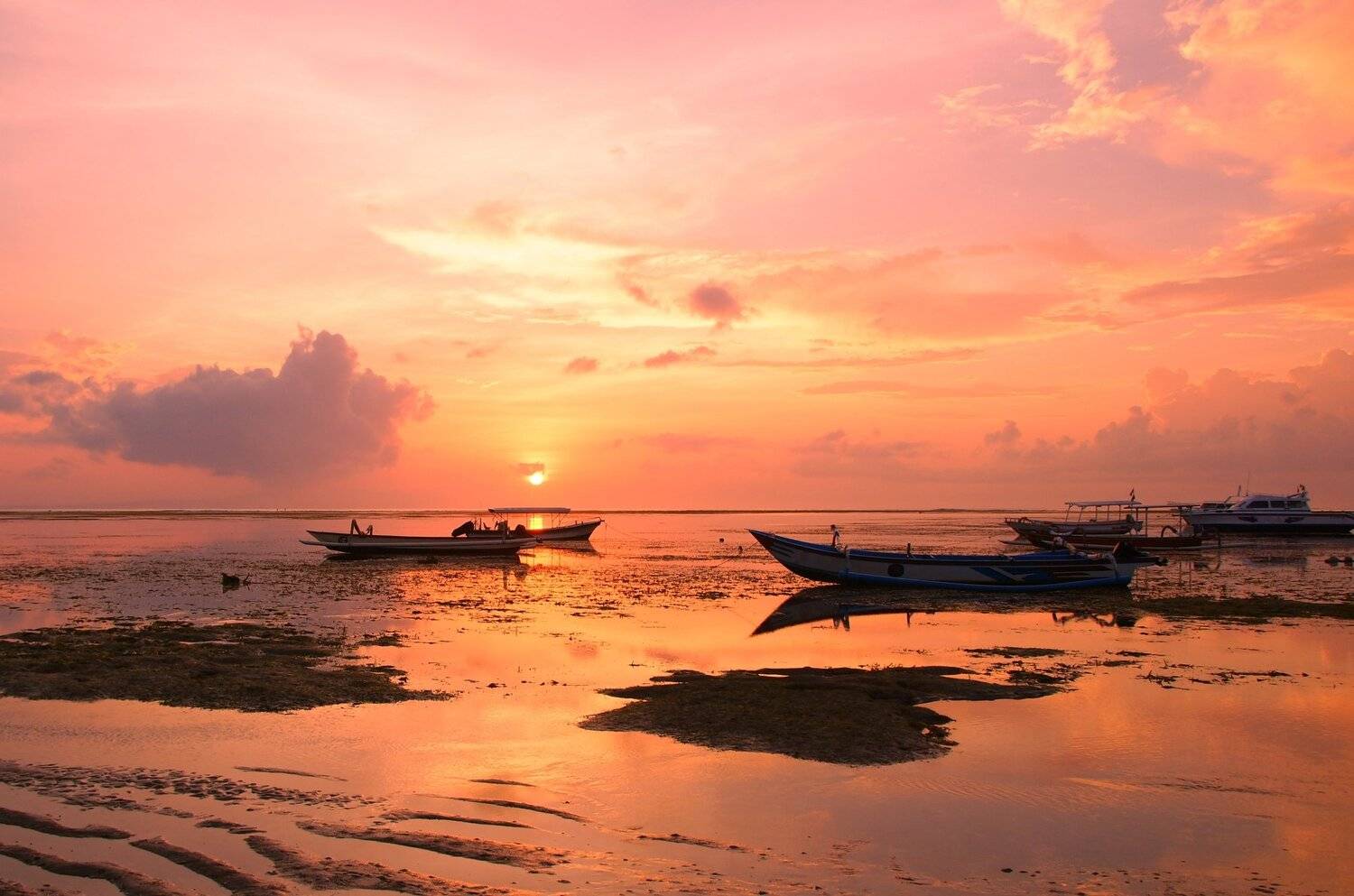 dawn, sunrise, shore, sea, ocean, sky, horizon, boat, color, light, reflection, landscape, nature, morning, bright, jukung, low tide, Сергей Андреевич