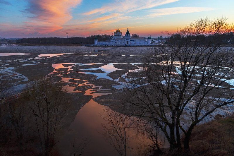 Разбитое зеркало зимы фото превью