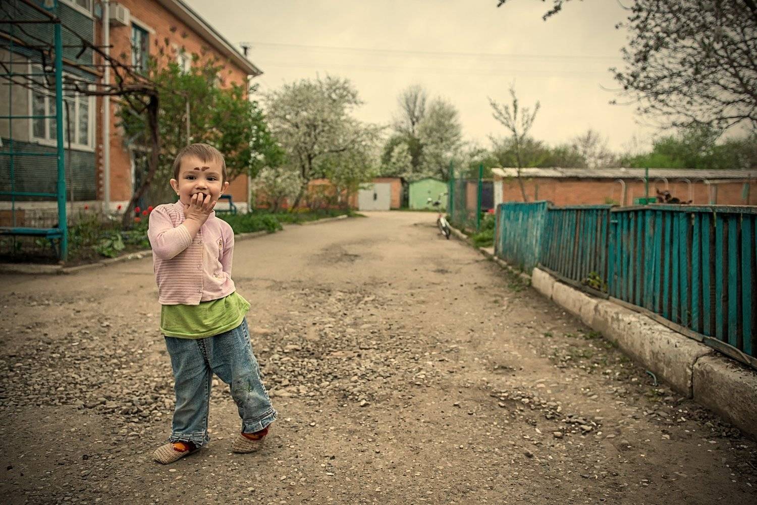 Ребёнок, мальчик, счастье, двор, улица, детство, беззаботность, Иван Кривко