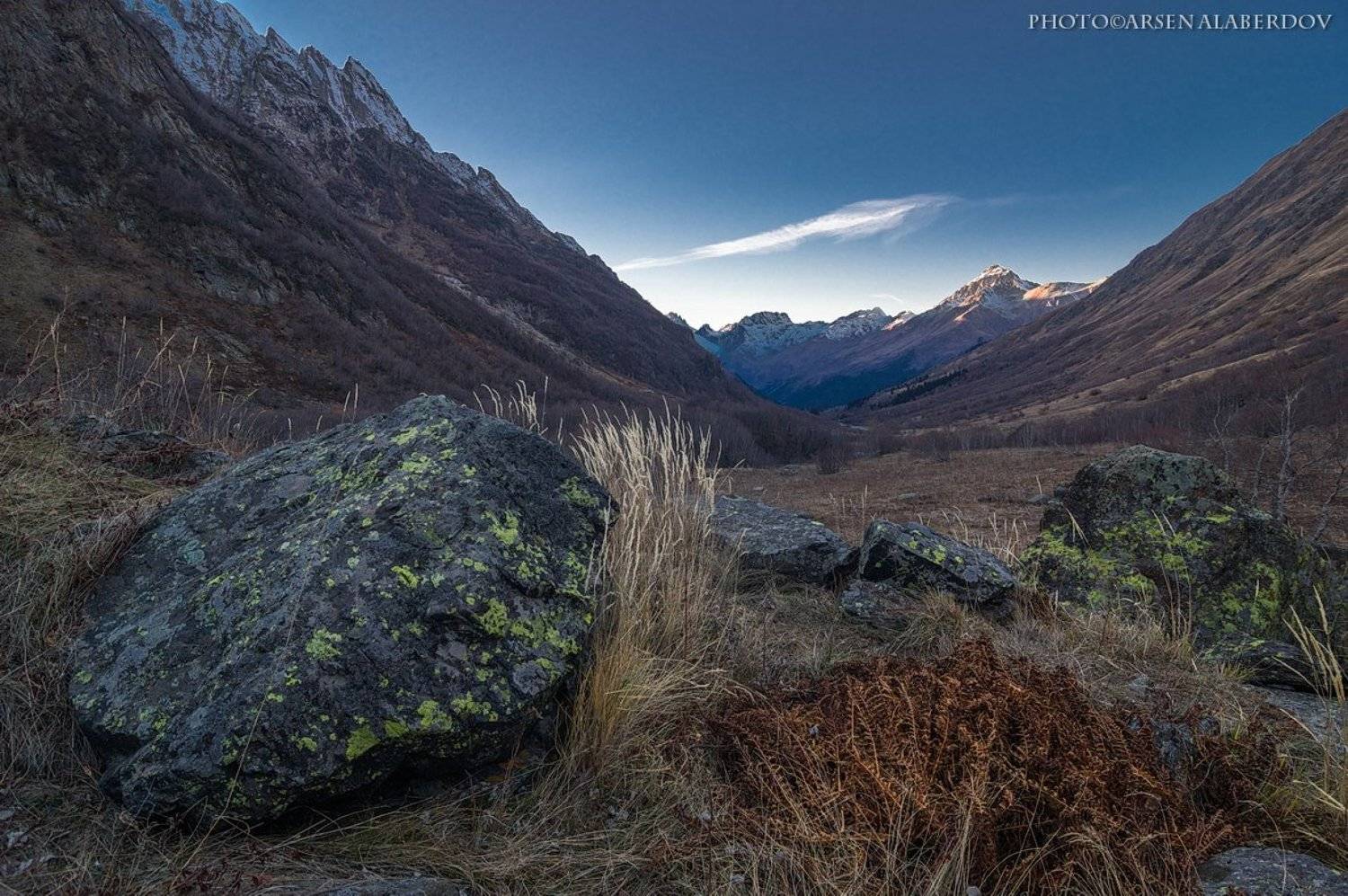 вечер, вечернее небо, горные вершины, горный пейзаж, горы, долина, камень, осень, ущелье, Арсен Алабердов