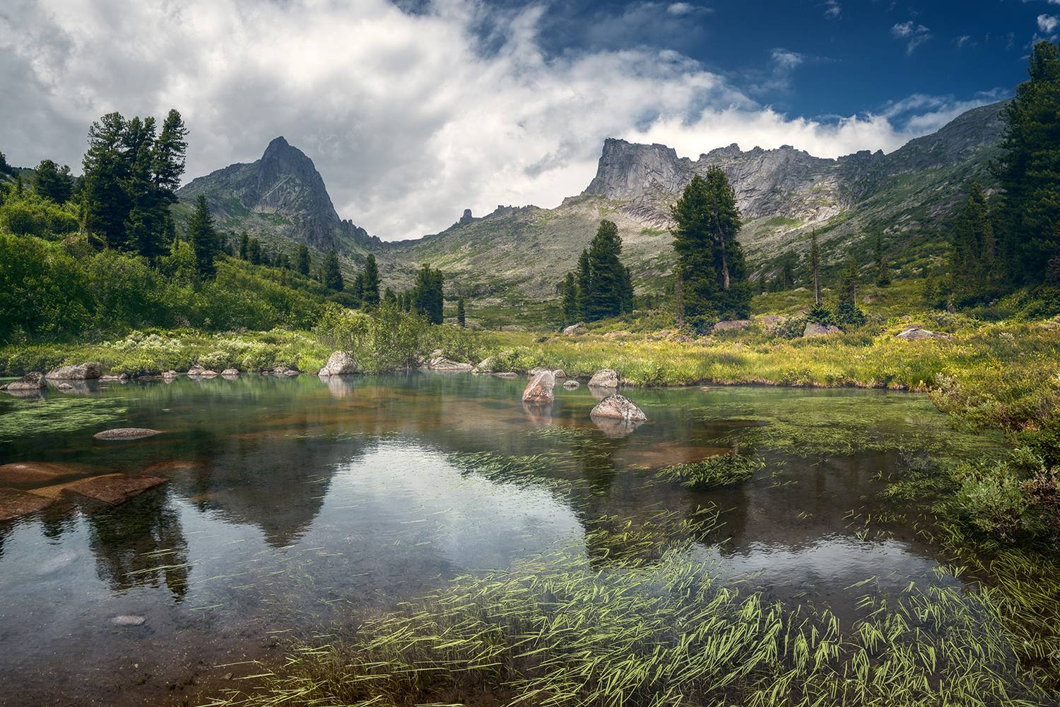 пейзаж, природа, озеро, отражения, горы, скалы, камни, осока, ергаки, Антипов Дмитрий