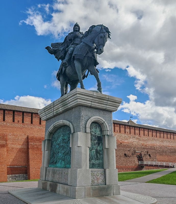 Памятник  Дмитрию Донскому фото превью