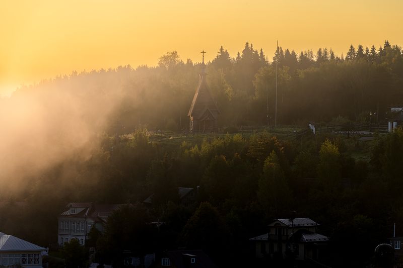 Осенний туман стелется на землю. фото превью