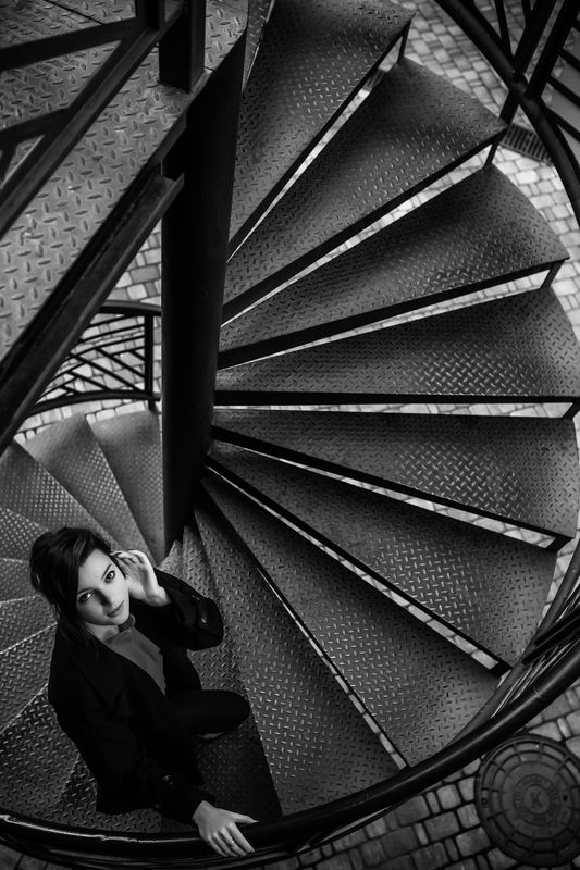 молодая девушка, городской стиль, дворы, на открытом воздухе Мира фото превью