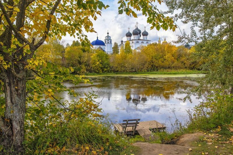 Киров, Трифонов монастырь, Ежовское озеро, осень На озере фото превью