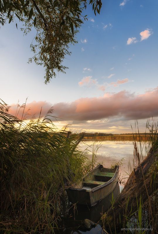 Закат на озере фото превью