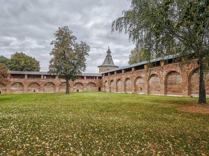 Осень у стен древнего Кремля фото превью