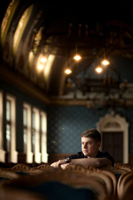 portrait, man, male, mood, drama, light, shadow, introspection, reflection, classic, interior, architecture, gentleman, elegant, fine art, artistic, composition, dark, mystery, gaze, solitude, thoughtful, vintage, old, hall, bokeh, atmosphere, expression, Silent Reflection фото превью