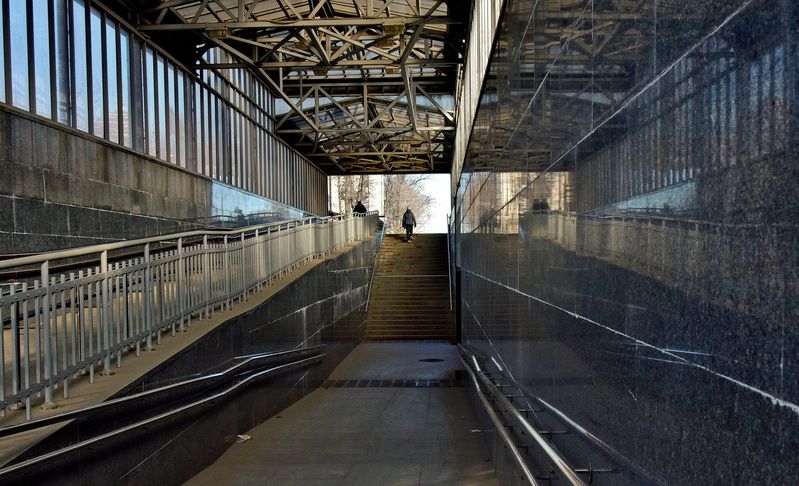 Подземный переход фото превью