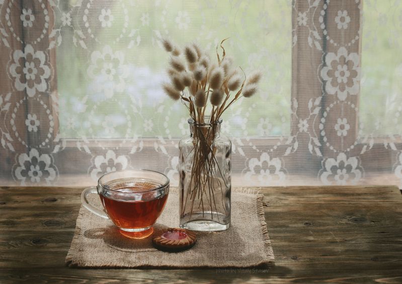Чашка чая на старой веранде.. фото превью