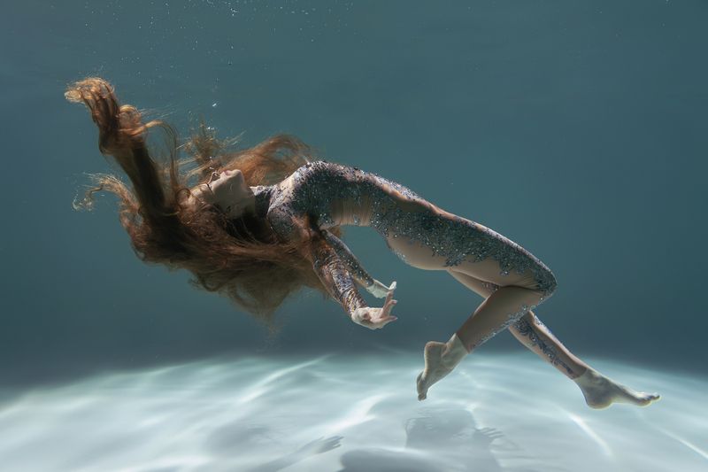 underwater woman Feel фото превью