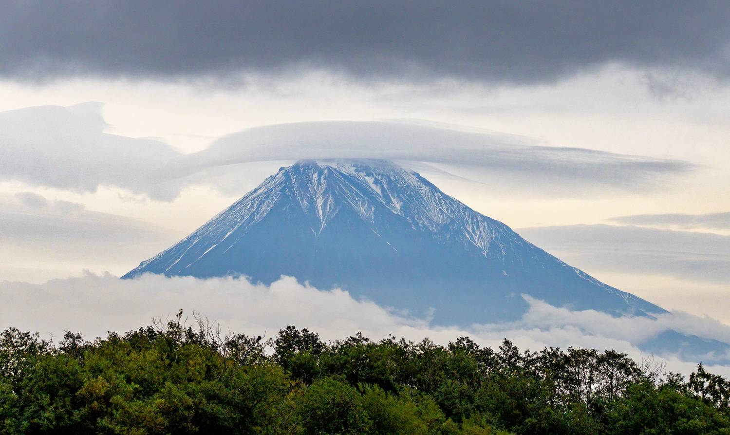 камчатка, корякская сопка, вулкан, корякский вулкан, путешествие, облака, природа, Подосинников Максим