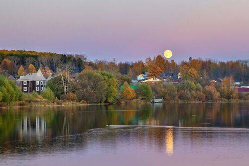 Луна над прудом