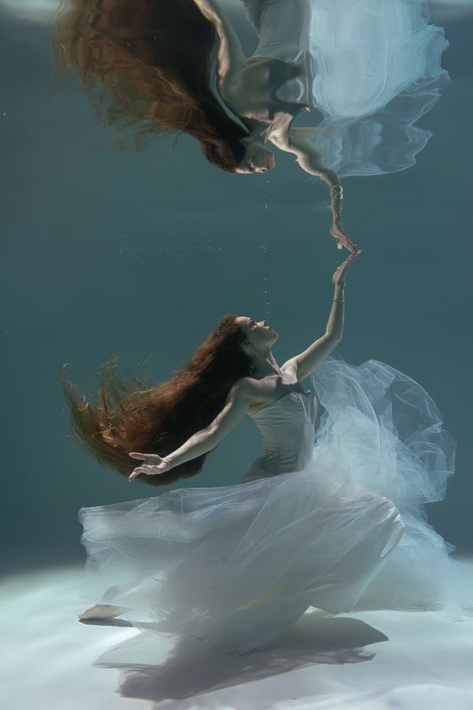Underwater woman Touch фото превью