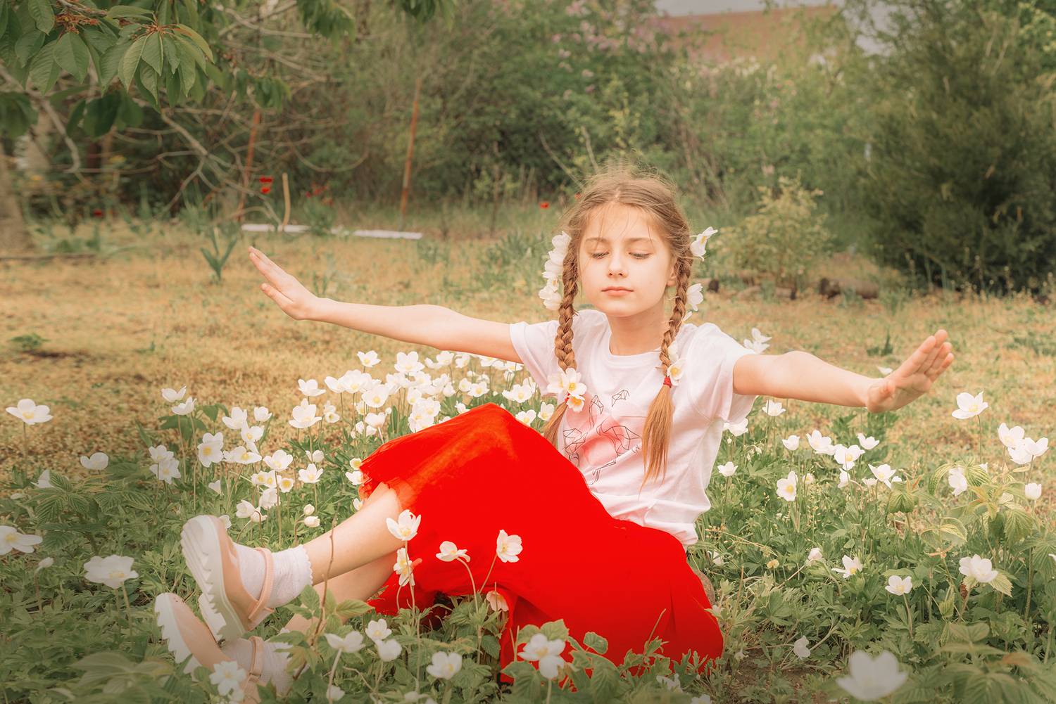 детский портрет весна белые цветы,  Мария