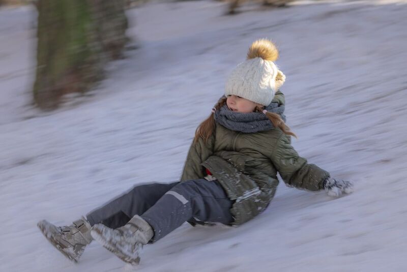 зима горки ледянка катание На ледянке фото превью