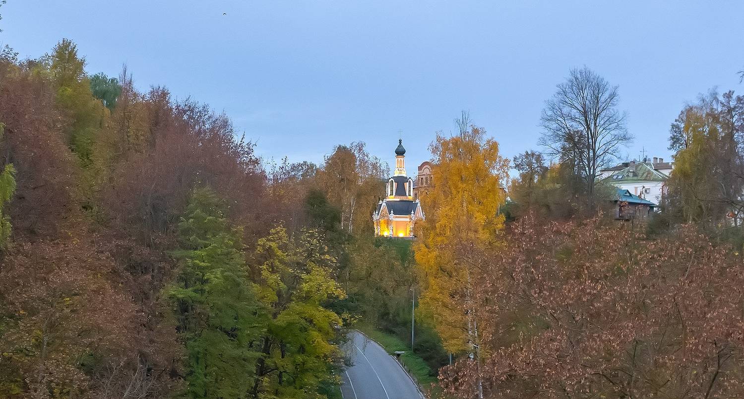 дорога, деревья, часовня, осень, утро, Широких Александр