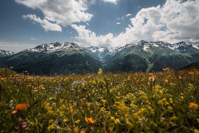 Вид с Заканского седла в сторону долины реки Имеретинка фото превью