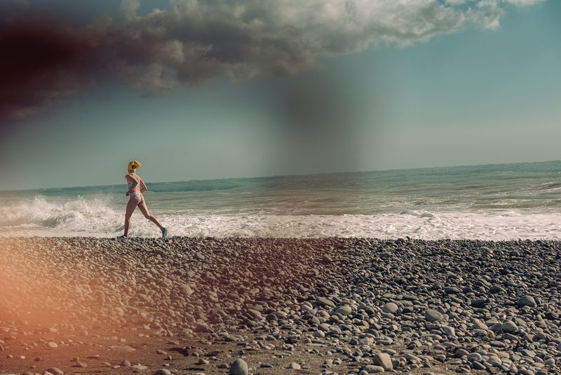 Бег вдоль прибоя фото превью