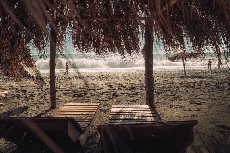 пляж море лежаки шторм Отпуск фото превью