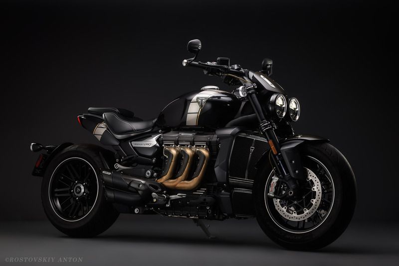 Мотоцикл, студия, Triumph Rocket 3, рекламная фотография, фотосъёмка мотоцикла в студии, рекламный фотограф Triumph Rocket 3 TFS. Рекламная фотосъёмка.  фото превью