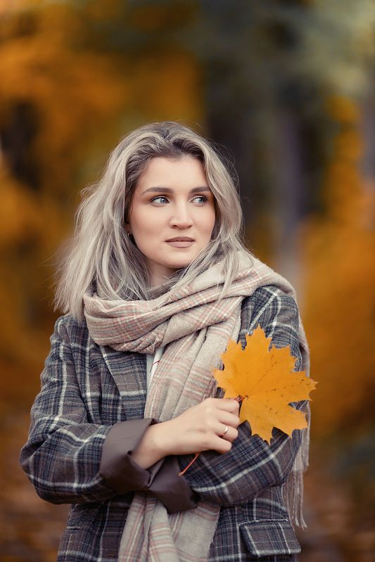 На ковре из жёлтых листьев... фото превью