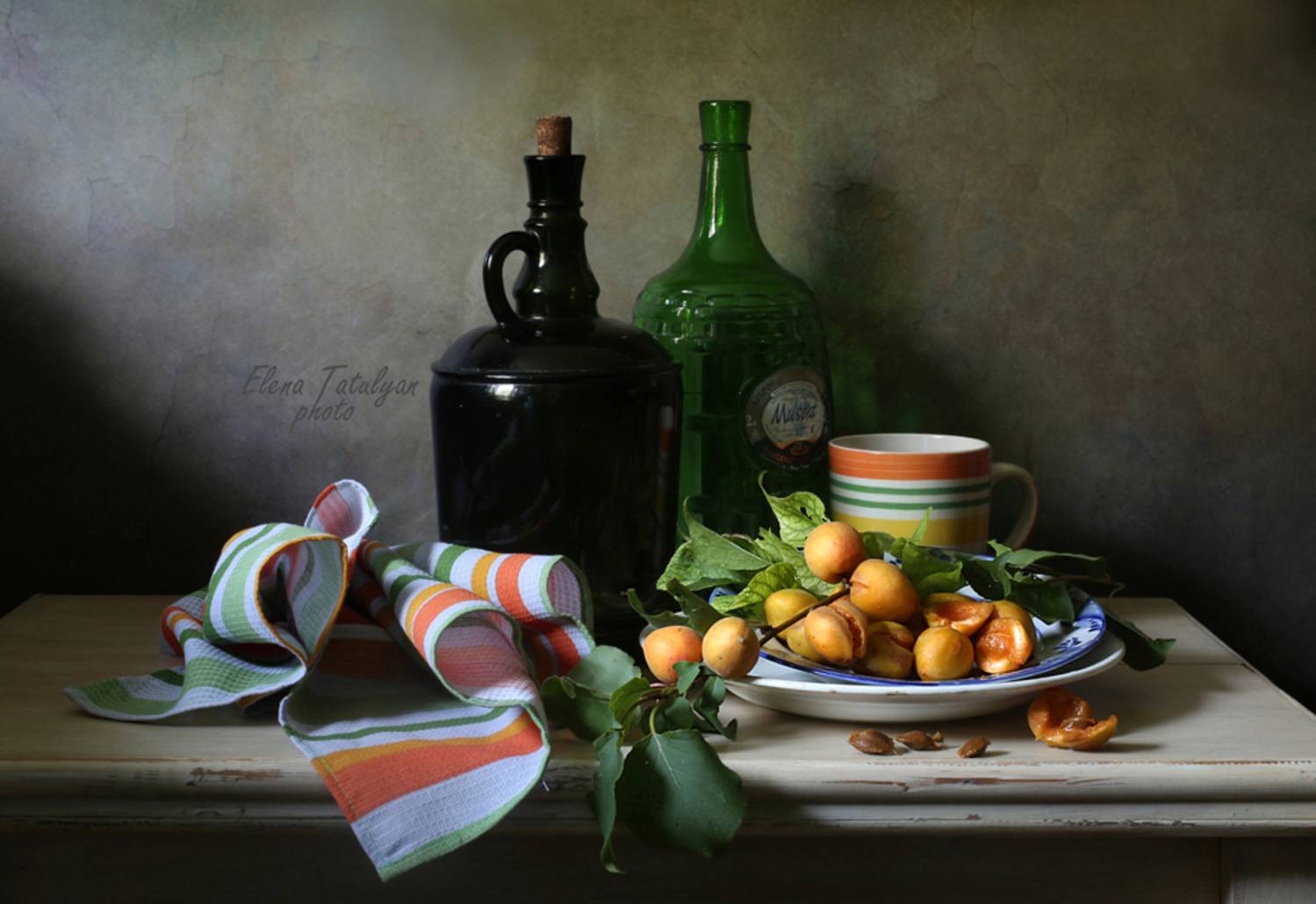 абрикосы, бутылки, Елена Татульян