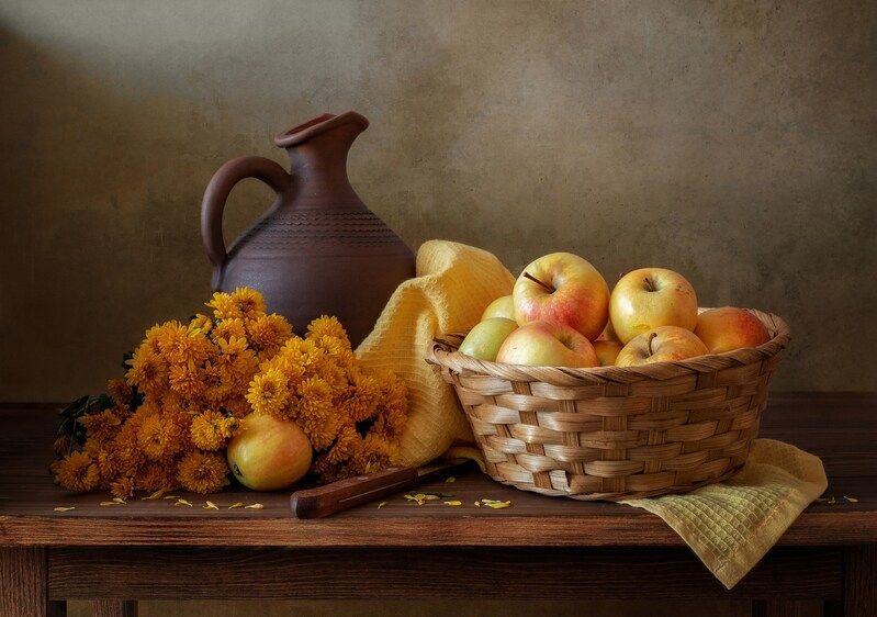 хризантемы, яблоки, натюрморт С яблоками и хризантемами фото превью