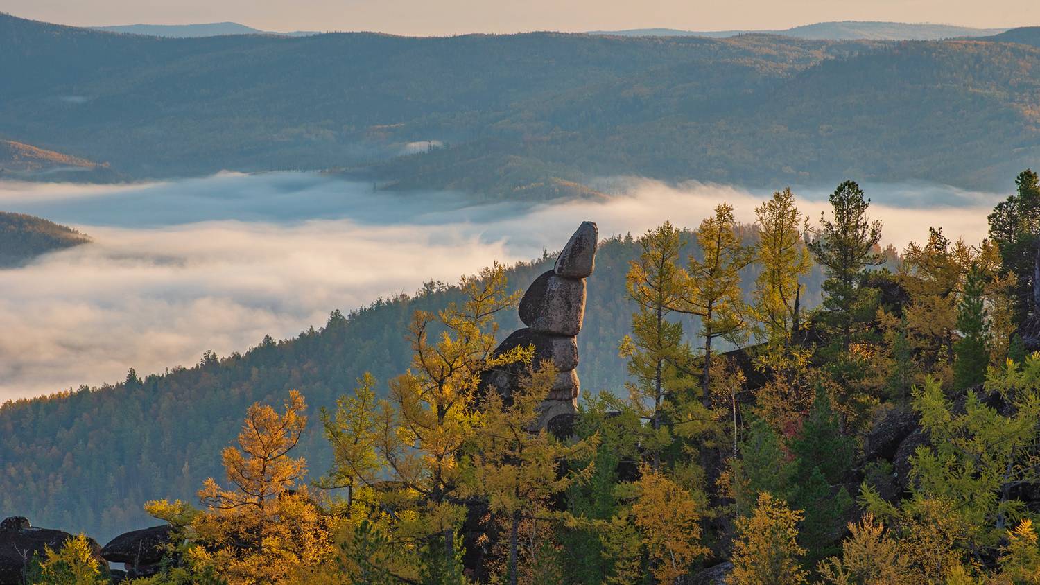 мана, красноярск, утро, восход, туман, краски, осень, горы, тайга, золото, долина, скалы, пирамидка, Мальцев Юрий