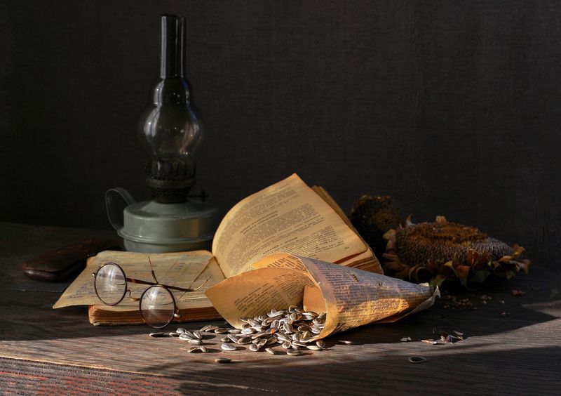 натюрморт, фотонатюрморт, still life, stillifefoto, осень, подсолнух, очки,, семечки, лампа, наталья_казанцева Ещё не вечер... фото превью