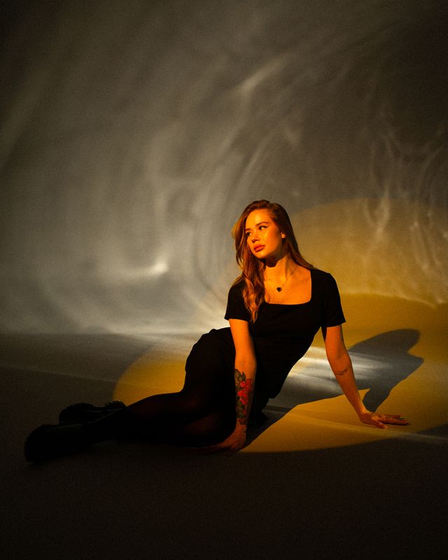 портрет, девушка, красивая, цветной свет, студия, portrait, woman, beauty Лиза фото превью