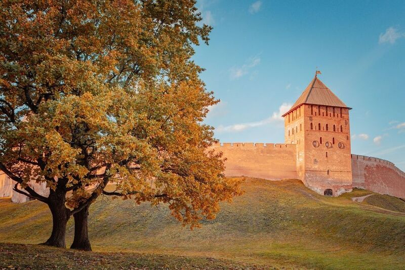 Новгородский Кремль осенью фото превью