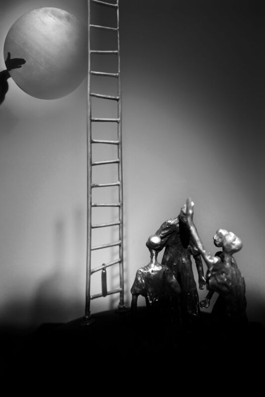 тьма, свет, обсуждение, разговор, лестница Надо все обсудить фото превью