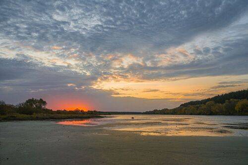 На рассвете.