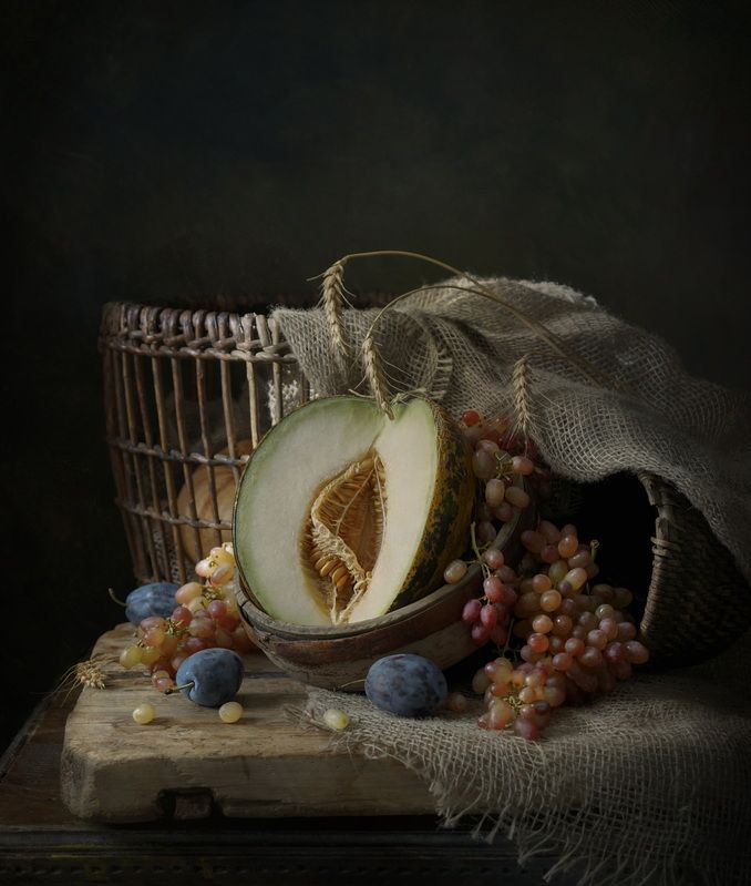 Ретро с дыней и виноградом фото превью