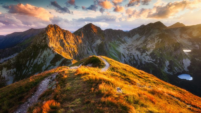 sunrise On the way to the mountain peaks... фото превью