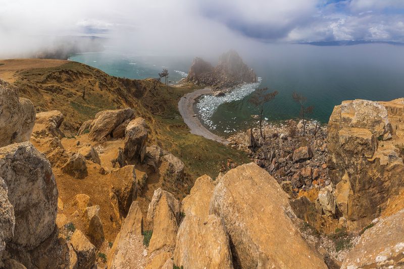 байкал, ольхон, пролив малое море, иркутск, скала шаманка, мыс бурхан, иркутская область, сибирь, весенний лед Последний лёд фото превью