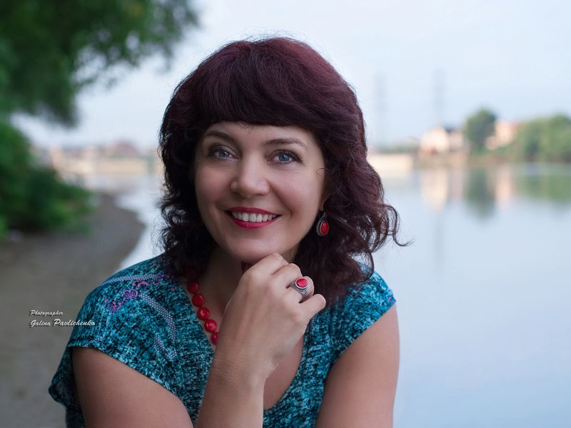 женщина, зубы, лицо, портрет, счастье, улыбка, эмоции Улыбка фото превью