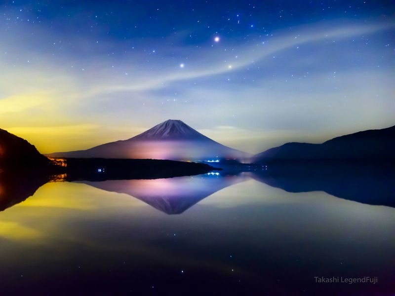 fuji,mountain,lake,water,reflection,cloud,night,space,universe,blue,purple,sky Fuji seen in the Hubble Space Telescope фото превью