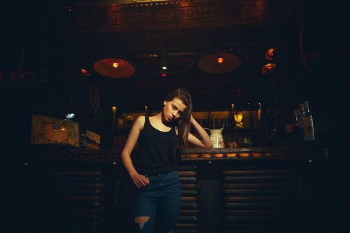Фотосессия девушки в CLAPPER COFFEE