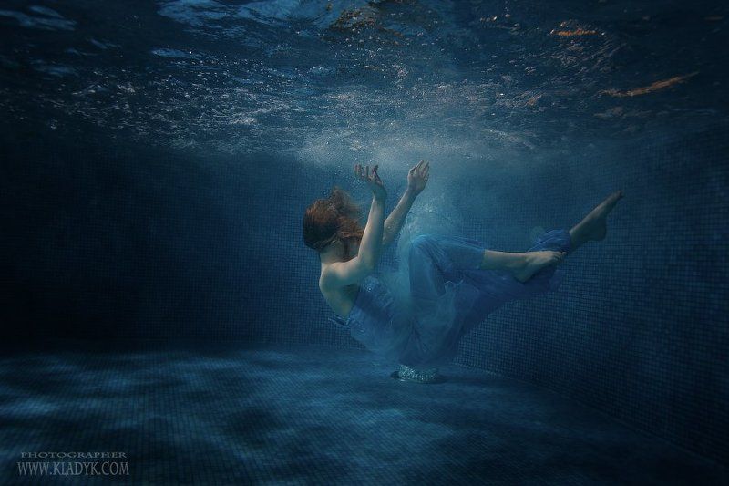 девушка, подводная, бассейн, *** фото превью