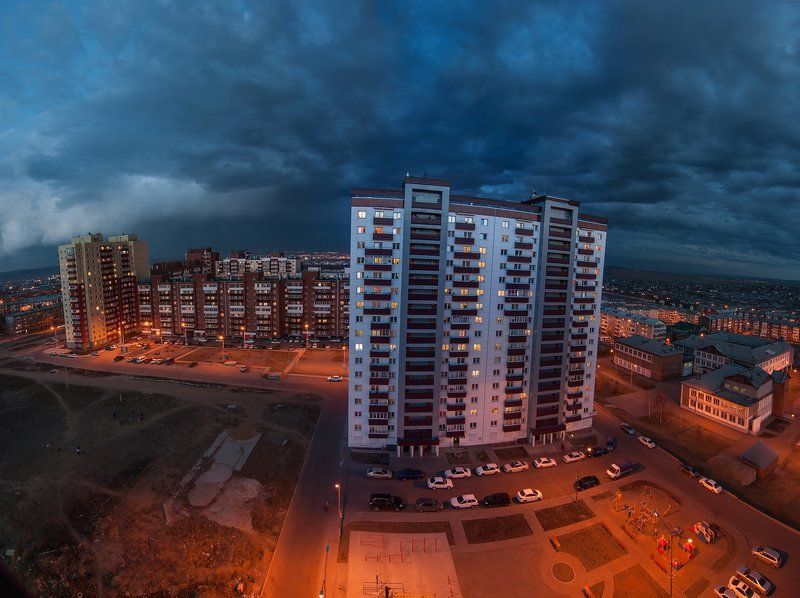 город, пейзаж, высотка, здания, квартал, огни, вечер, улица, двор С балкона... фото превью