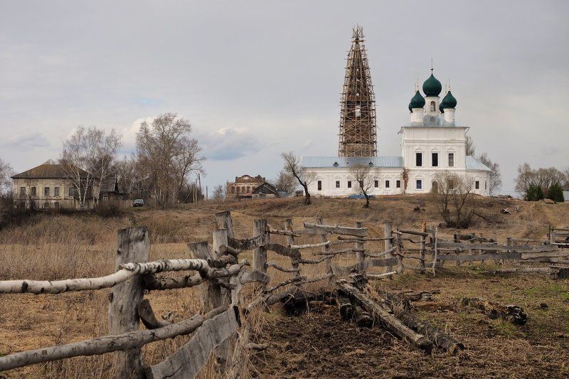 село осенево , река лахость, ярославский район, весна, храм Пара сельских квадратов апрельских. фото превью