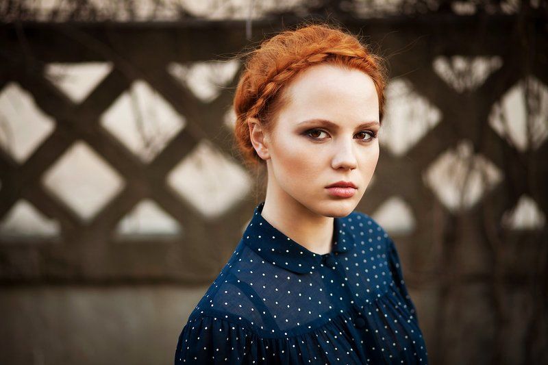 рыжая, девушка, прическа, макияж, взгляд, глаза, весна, забор, проволока, заброшка, свалка, платье, портрет, гараж, красота,  redhead, red, girl, hairstyle, mua, spring, fence, wire, abandoned, dump, dress, portrait, garage Анжелика фото превью