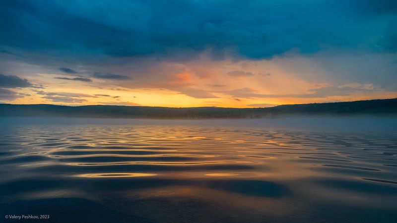 река, курейка, вечер, туман над водой, полярный день, отражения, облака Быстротечный вечер фото превью