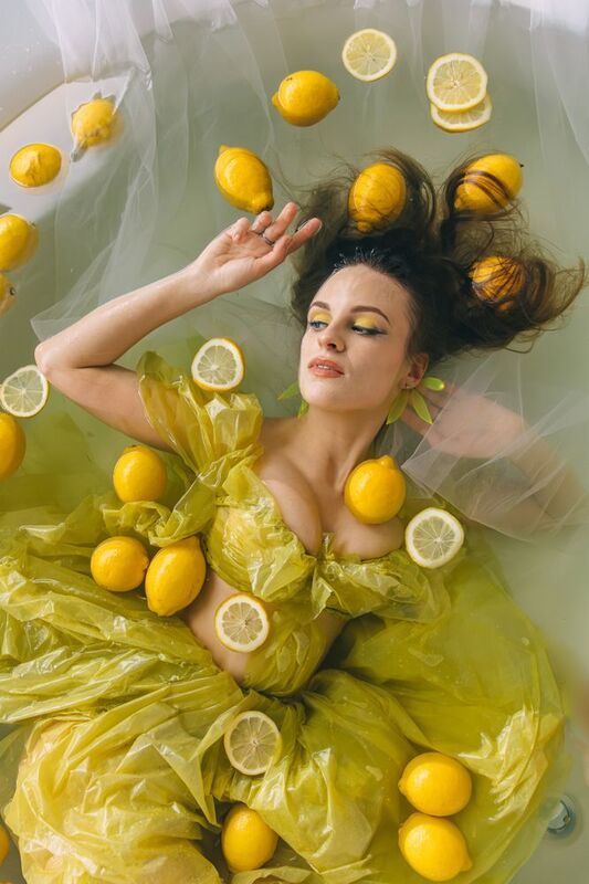 lemon spa woman yellow only one like her фото превью