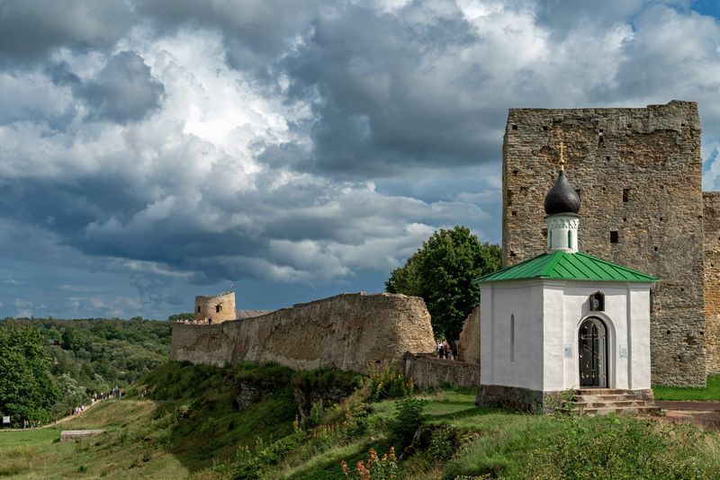 Изборская крепость фото превью