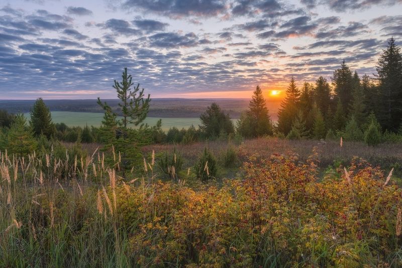Восход осеннего солнца фото превью